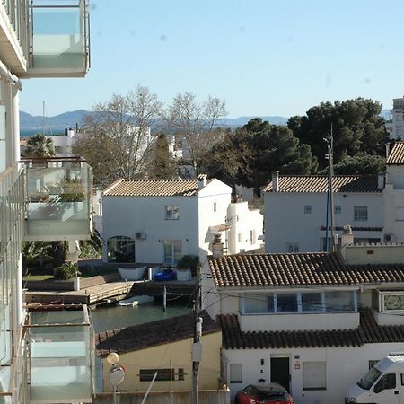 Luminoso Apartamento Con Piscina Roses Bagian luar foto
